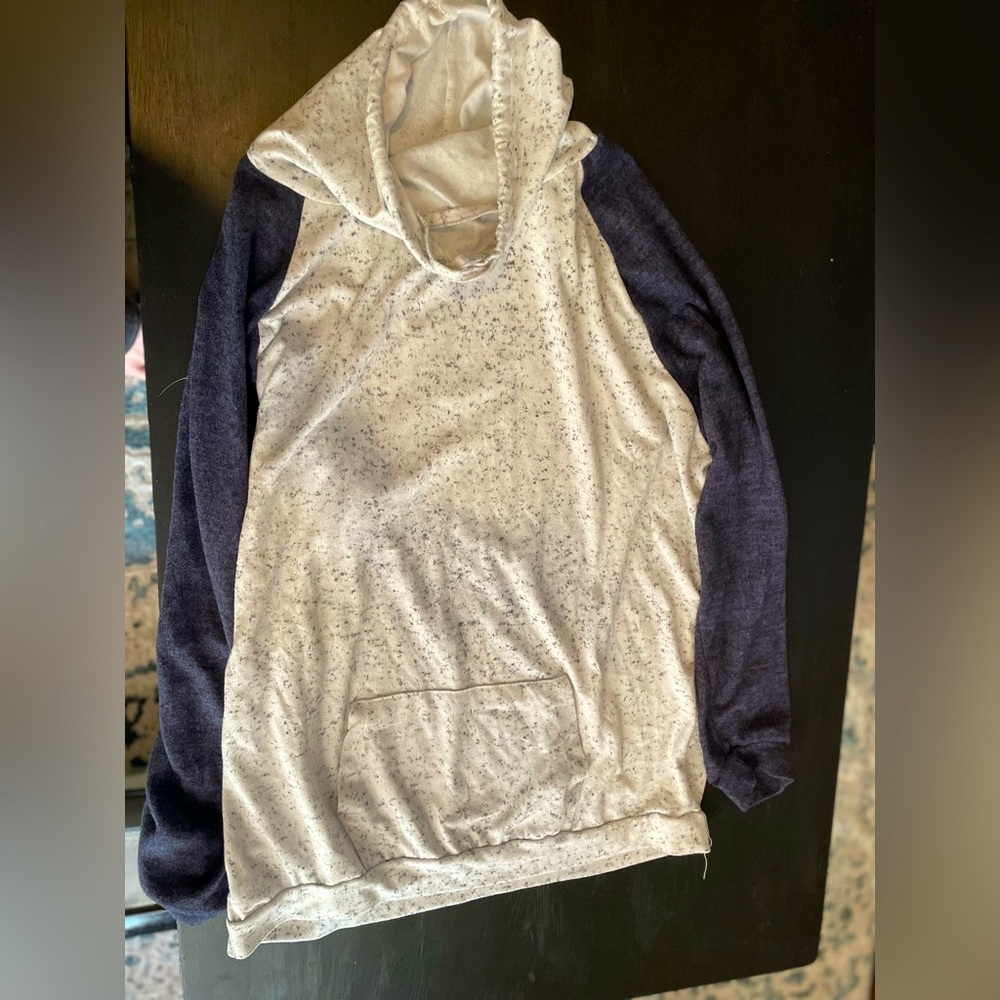 Women’s Light Jacket and Sweatpants Set